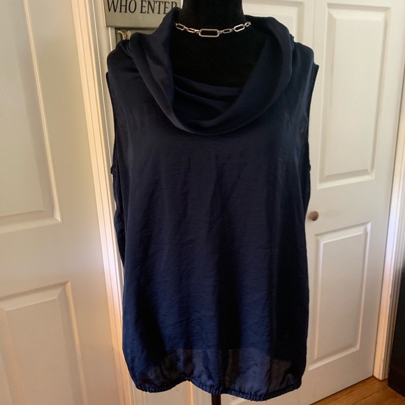 Michael Kors Tops - 💙Beautiful Michael Kors  Shirt Size 2 XL💙